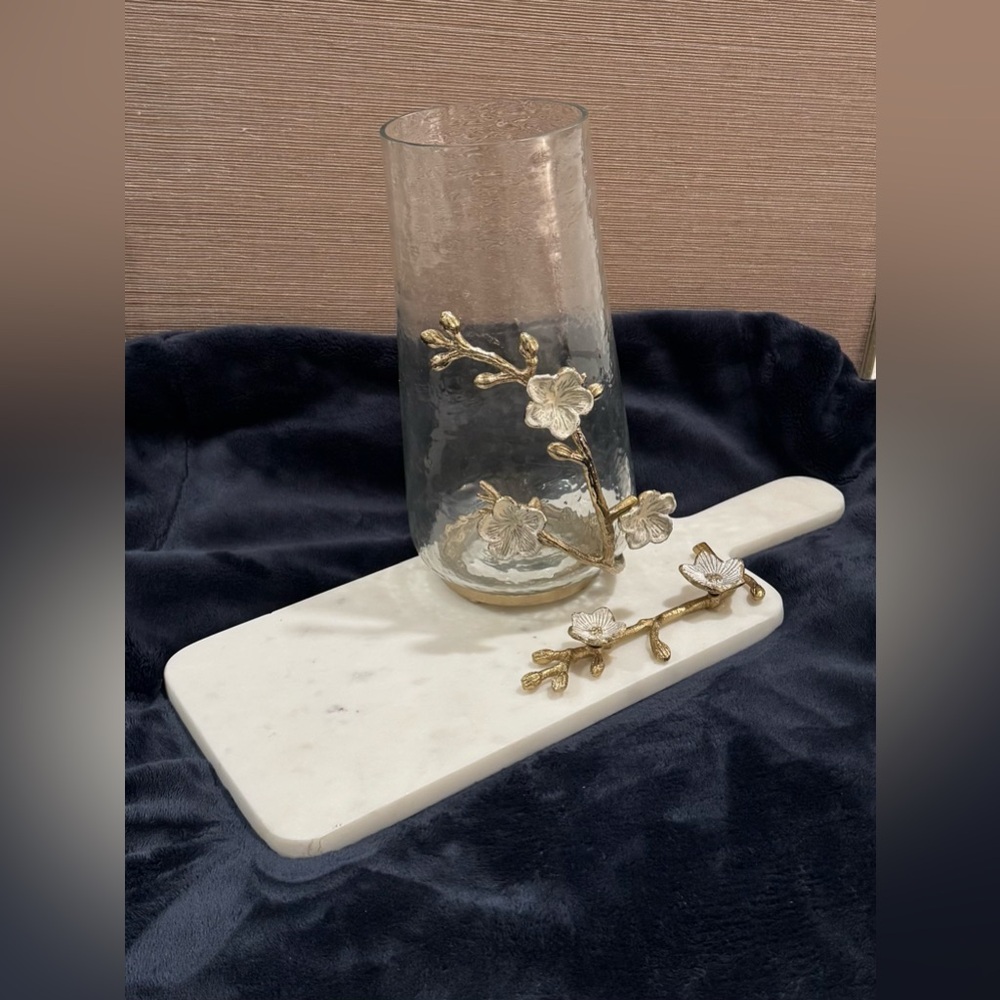 Elegant Glass Vase with Gold Floral Accents